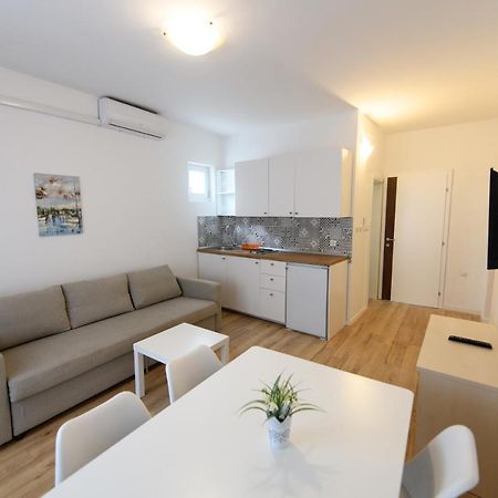 Cozy Beach Apartments Makarska Esterno foto
