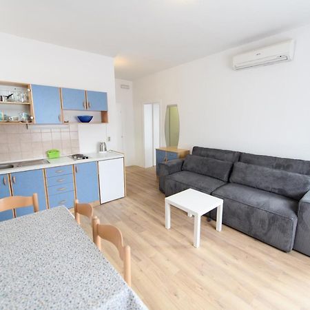 Cozy Beach Apartments Makarska Esterno foto
