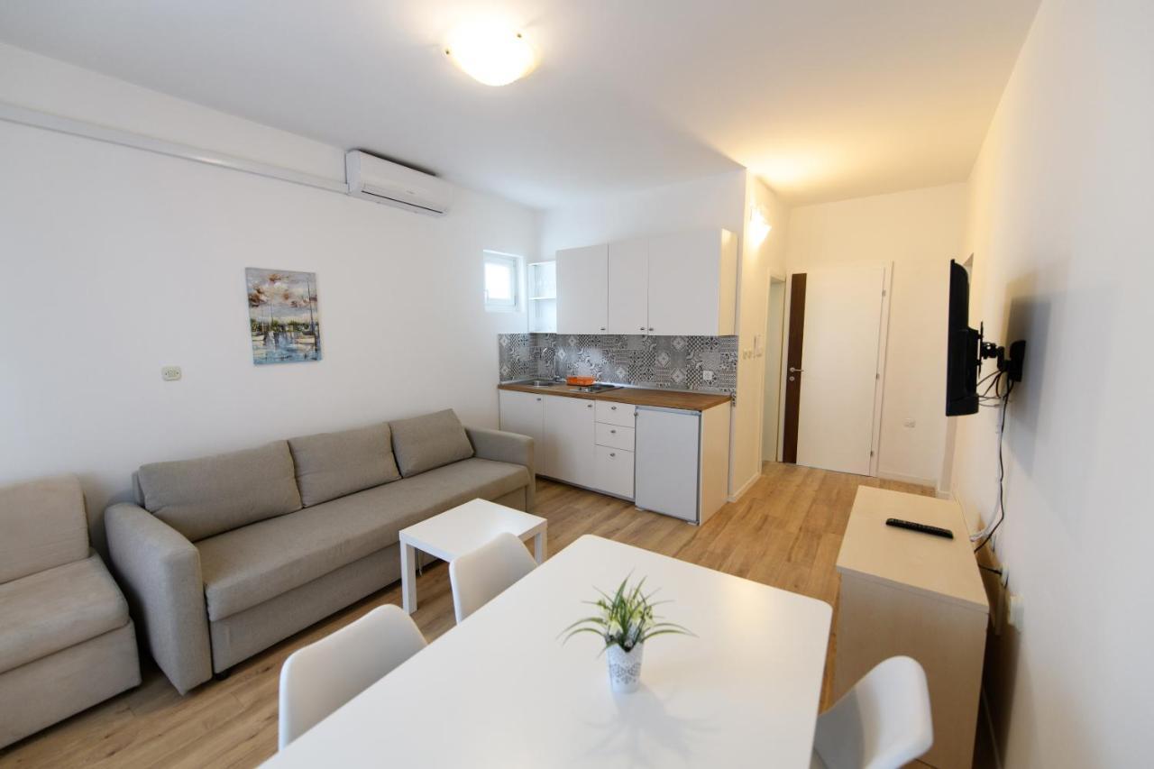 Cozy Beach Apartments Makarska Esterno foto