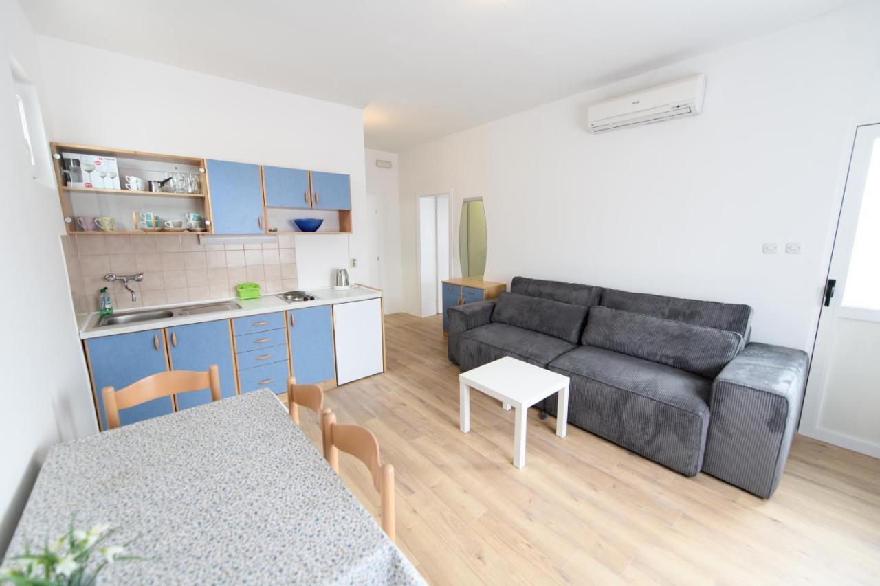 Cozy Beach Apartments Makarska Esterno foto