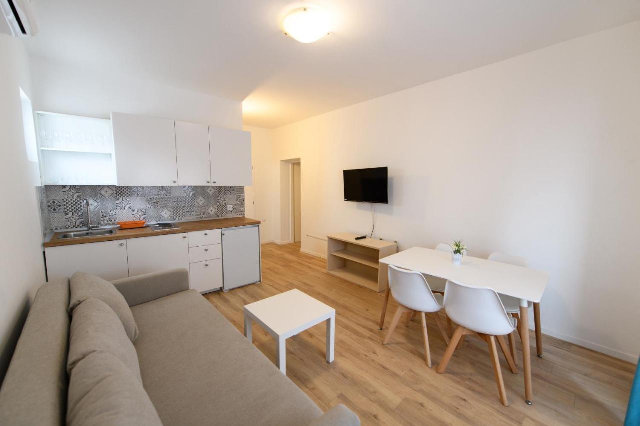 Cozy Beach Apartments Makarska Esterno foto