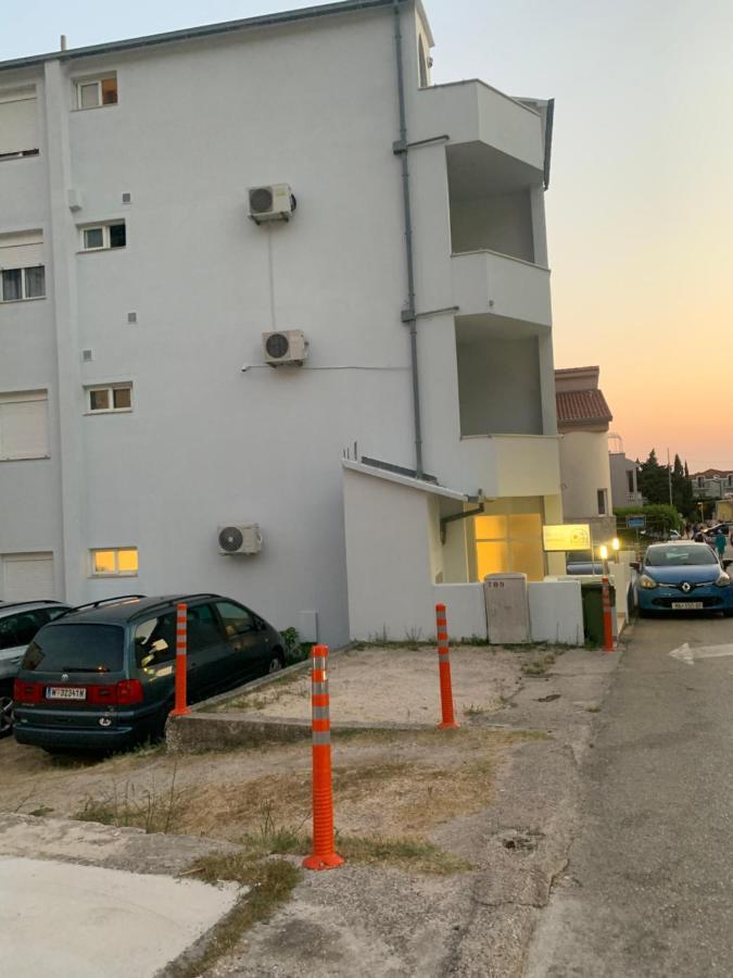Cozy Beach Apartments Makarska Esterno foto