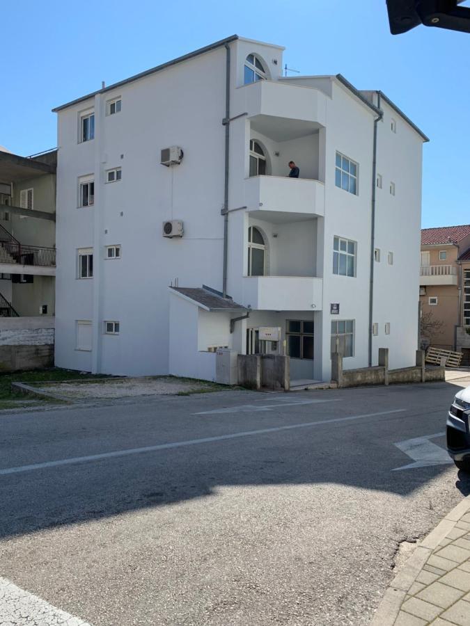 Cozy Beach Apartments Makarska Esterno foto